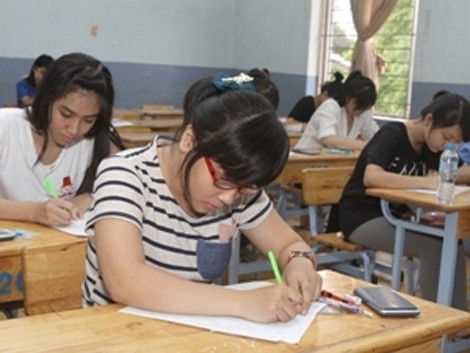 Thí sinh dự thi đại học, cao đẳng năm 2013. (Ảnh: TTXVN)