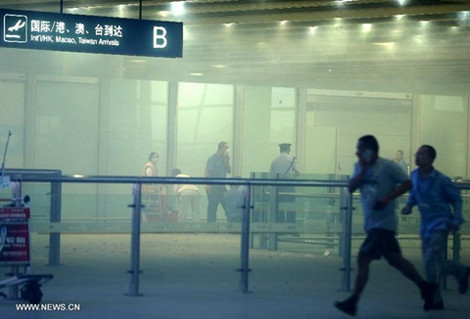 Khói trắng bốc lên sau vụ nổ.