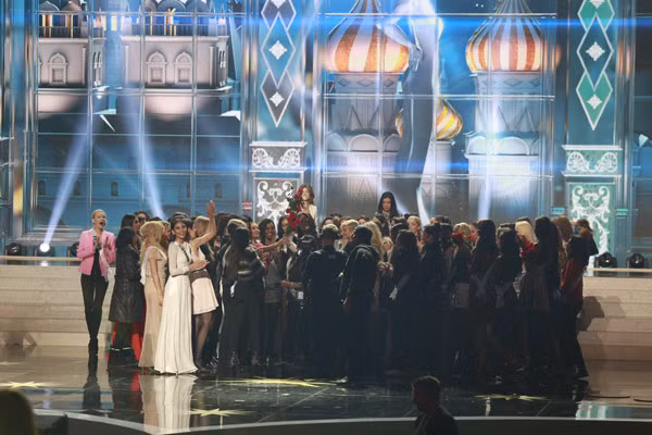 Trước giờ G, các thí sinh đã có buổi tổng duyệt để chuẩn bị cho đêm chung kết được diễn ra hoàn hảo. Trương Thị May đã khôn ngoan khi chọn áo dài.