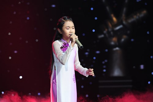 Hào quang của sân khấu đã giúp Phương Mỹ Chi "đổi đời". Cơ hội kiếm tiền mở ra trước mắt, nhưng kèm theo đó là những lời đồn thổi vây kín. Đặc biệt, Mỹ Chi liên tiếp phải đối mặt với những scandal từ trên trời rơi xuống: hét cát - sê khủng, bị đuổi học, được đại gia tặng nhà ...