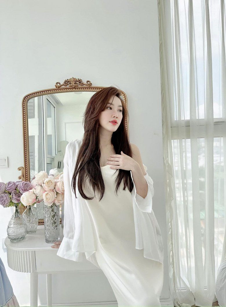 Có lần người đẹp chia sẻ, mình tiêu tốn tầm 2 tỷ chỉ để đi spa chăm sóc. Bảo Thy "quẹt thẻ" 2 tỷ đồng chỉ để đi spa.