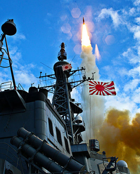 Tàu chiến Aegis của Nhật Bản phóng tên lửa đánh chặn SM-3.