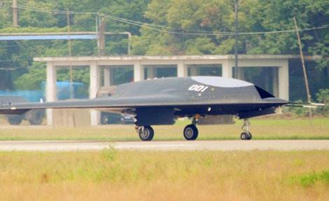 UAV tàng hình đầu tiên của Trung Quốc Lijian (Lợi Kiếm).