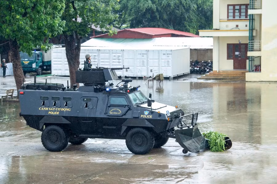 Nội dung bảo vệ vận chuyển hàng đặc biệt bằng phương tiện ô tô với lực lượng đi đầu là xe trinh sát.