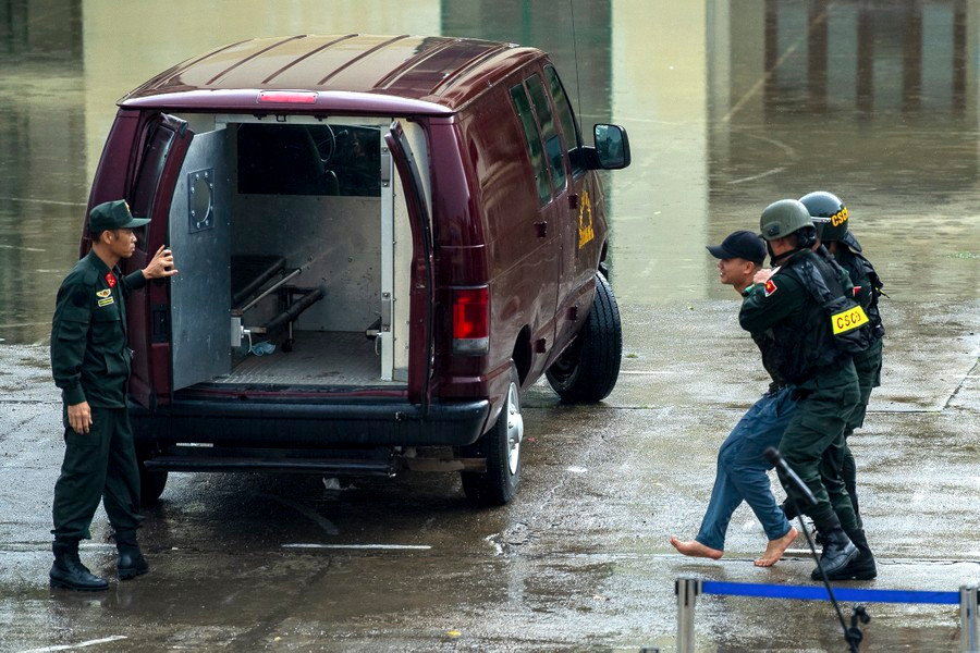 Đối với các đối tượng xác định là tội phạm, sẽ được đội tiến hành kiểm tra, bắt giữ.