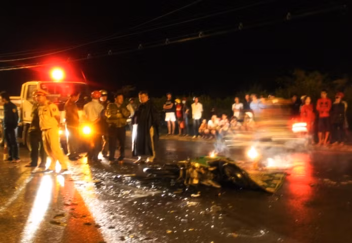 Hiện trường vụ tai nạn kinh hoàng làm 3 thanh niên tử vong.