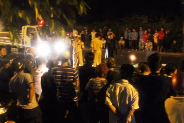 Cơ quan điều tra, CSGT...đang phối hợp giải quyết vụ tai nạn.