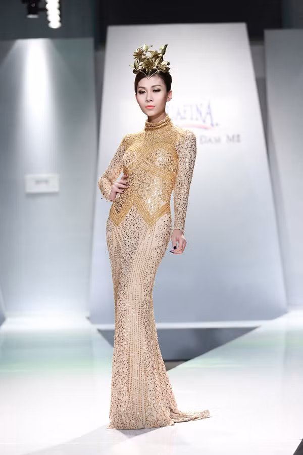 Ý tưởng bộ sưu tập được lấy từ chim phượng hoàng và hoa văn trống đồng Đông Sơn.