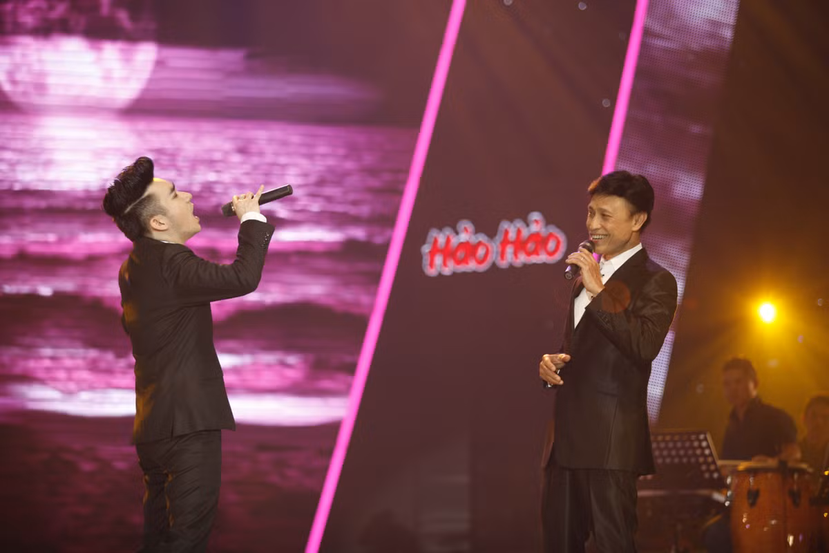 Bên cạnh đó, nam danh ca hải ngoại Tuấn Ngọc cũng hát chung hai ca khúc "Khúc thụy du" và Đêm đông". Quang Hà được nam danh ca tặng biệt danh "Mộ Dung Cô Tô" bởi anh đã làm Tuấn Ngọc bất ngờ về khả năng biến hóa với nhiều dòng nhạc của mình.