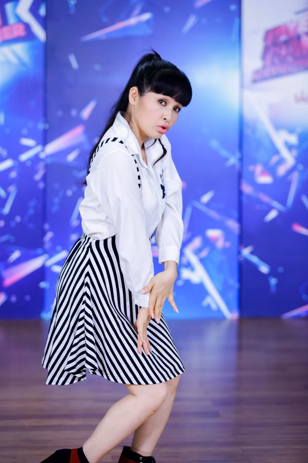 Cô ca sĩ sở hữu căn nhà trăm tỉ đang cùng nỗ lực để thể hiện một thể loại nhac khó "nhằn": Latin trong liveshow 6 của "Tuyệt đỉnh tranh tài". Đây là dòng nhạc khó đối với các ca sĩ nếu không phải sở trường của họ.