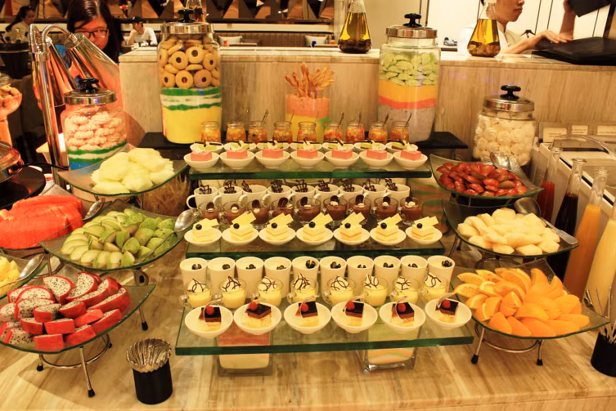 Muon an buffet khong bi lo, hay tranh 5 xa mon nay