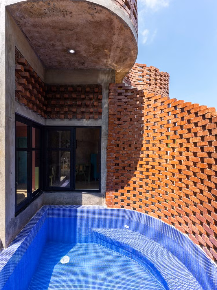 Doc dao ngoi nha gach tao hinh uon luon nhu nhung con song bien-Hinh-17