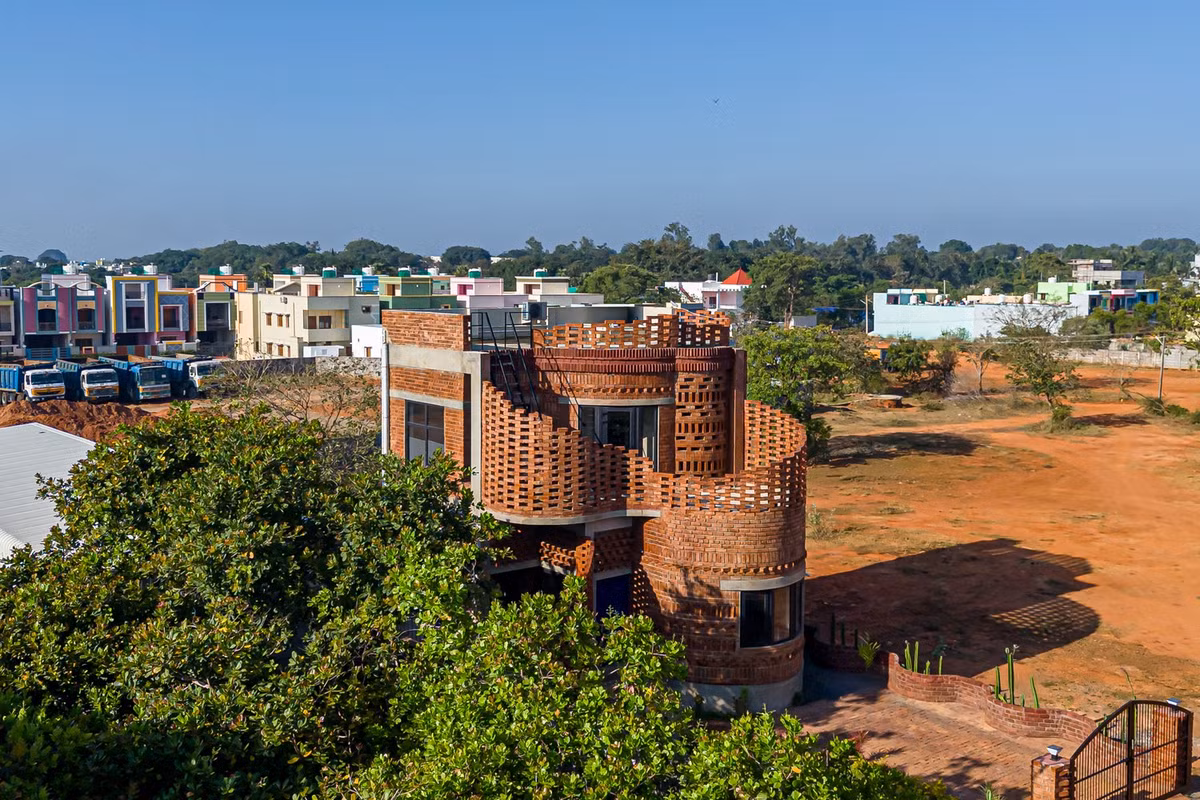 Doc dao ngoi nha gach tao hinh uon luon nhu nhung con song bien-Hinh-18