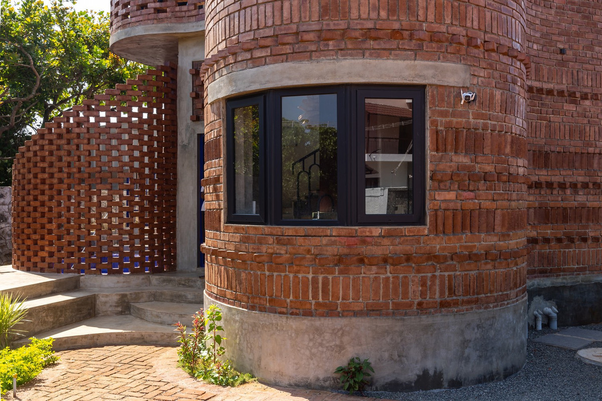 Doc dao ngoi nha gach tao hinh uon luon nhu nhung con song bien-Hinh-15