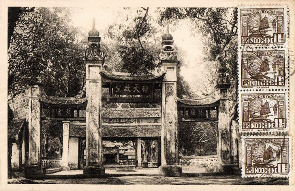 Chùa Láng ở Hà Nội đầu thế kỷ 20. Ngôi chùa này được mệnh danh là "Đệ nhất tùng lâm" ở phía Tây kinh thành Thăng Long xưa.