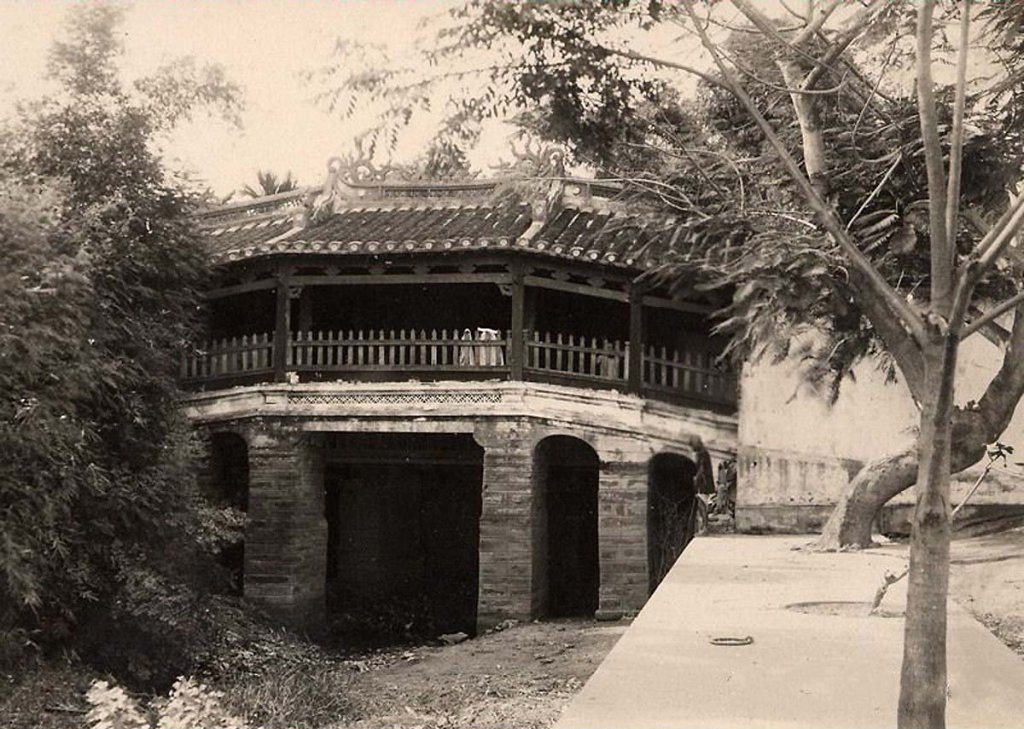 Chùa Cầu, biểu tượng của phố cổ Hội An năm 1918, ảnh của Sogny-Marien.