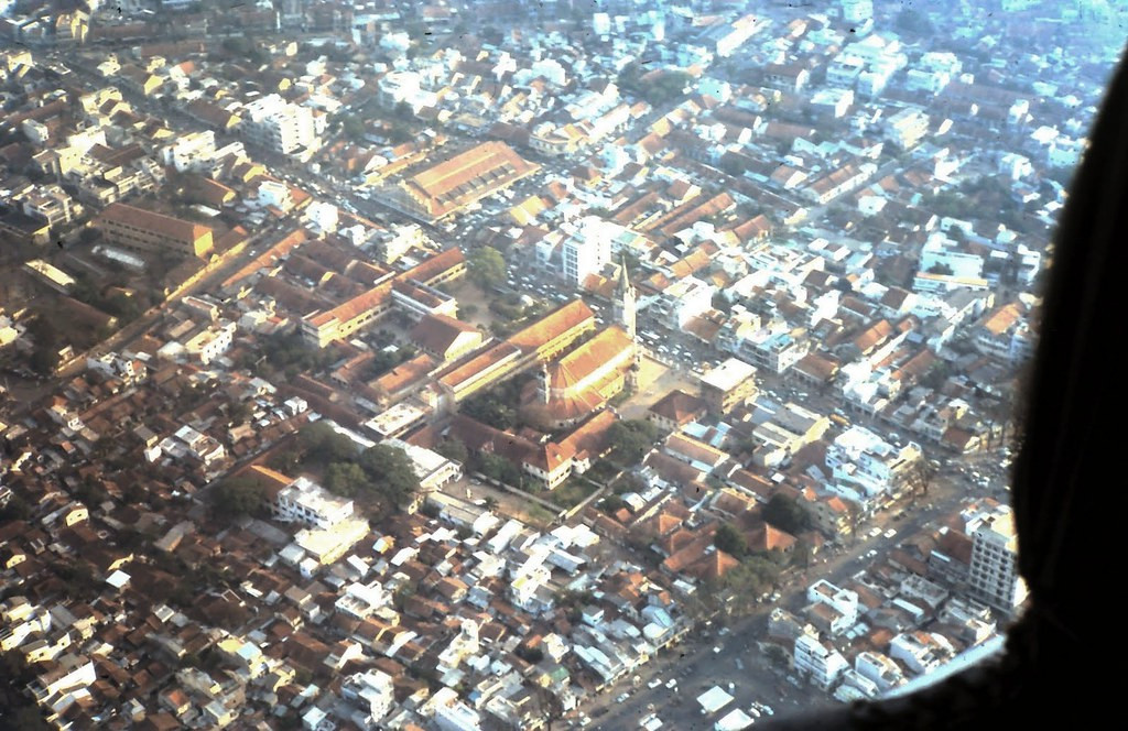 Toàn cảnh nhà thờ Tân Định và khu vực xung quanh nhìn từ máy bay, 1968.