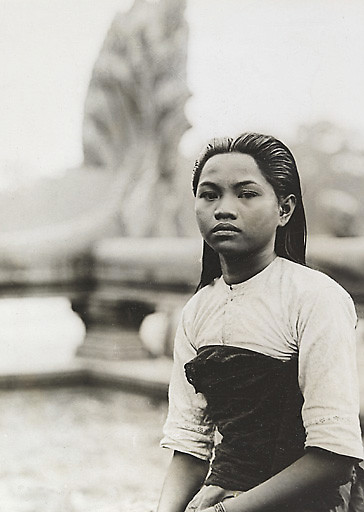 Chân dung một vũ công Khmer ở Angkor Wat, 1919-1926.
