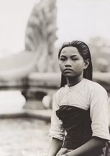 Chân dung một vũ công Khmer ở Angkor Wat, 1919-1926.