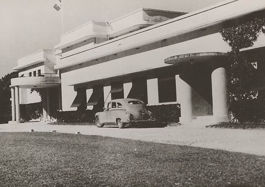 Dinh Toàn quyền ở Đà Lạt, xây năm 1937, còn được gọi là Dinh II Đà Lạt. Ngày nay khu dinh thự này là nhà khách của Ủy ban nhân dân tỉnh Lâm Đồng.