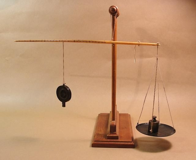 Nhằm thúc đẩy ý thức về sự thống nhất, một hệ thống văn tự duy nhất và một hệ thống đo lường tiêu chuẩn đã được áp dụng cho toàn Trung Hoa.