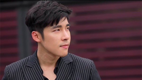 Ghe tham nha vo tuong lai, toi gap chuyen kinh hai den muc nhap vien