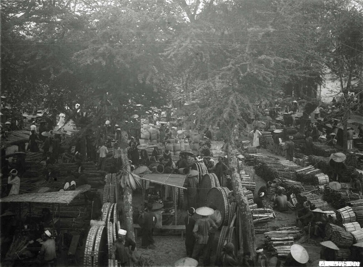 Một góc nhìn cho thấy quy mô ấn tượng của chợ Hà Đông xưa.