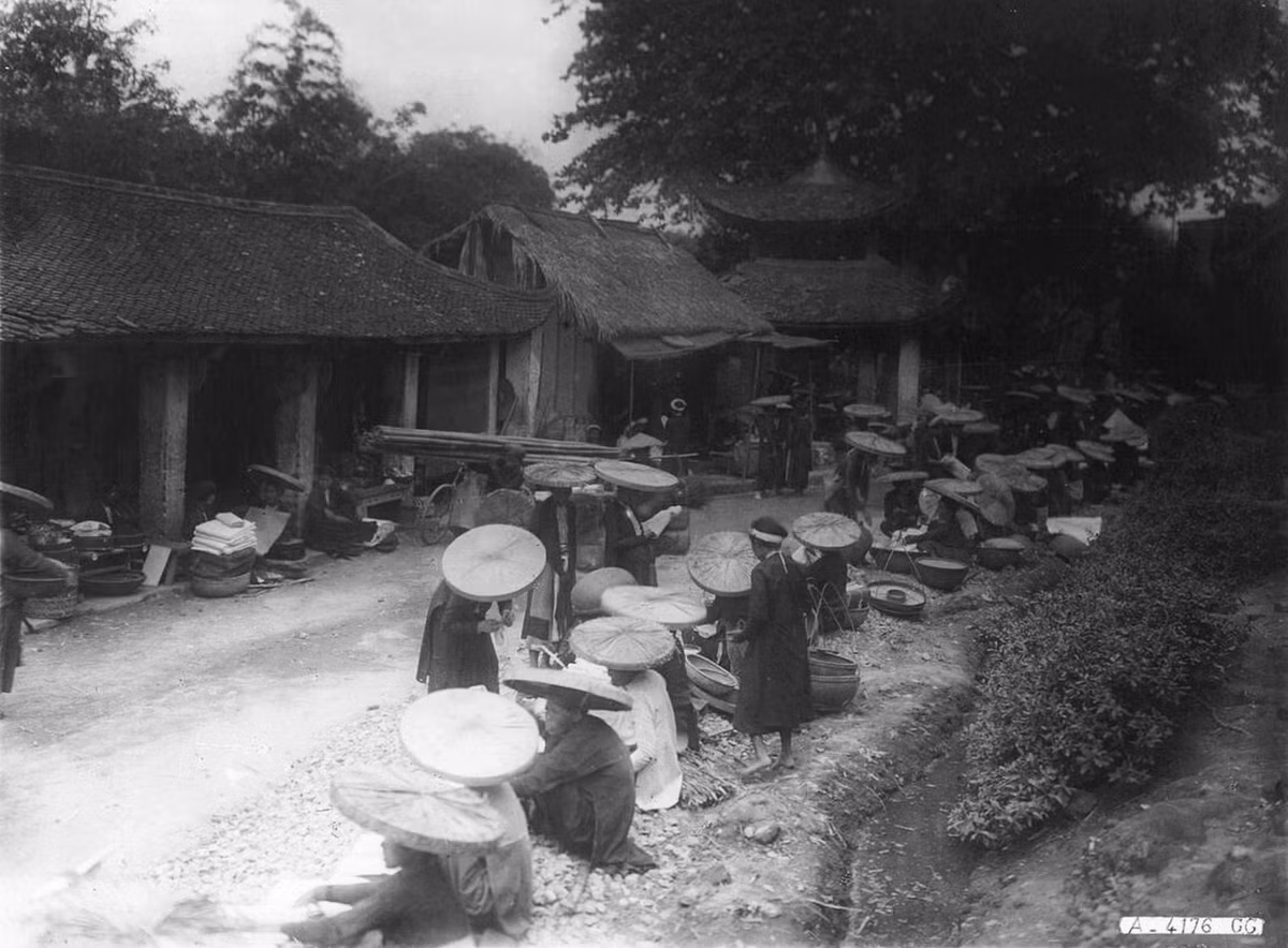 Ngày nay chợ Bưởi vẫn họp một tháng 6 phiên, vào các ngày 4, 9, 14, 19, 24, 29 Âm lịch.
