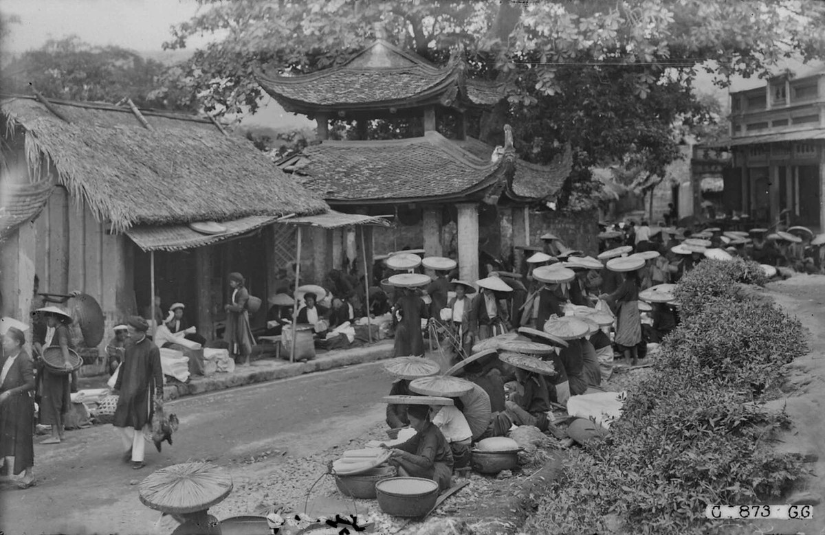 Một hình ảnh khác về chợ làng Bưởi năm 1926.