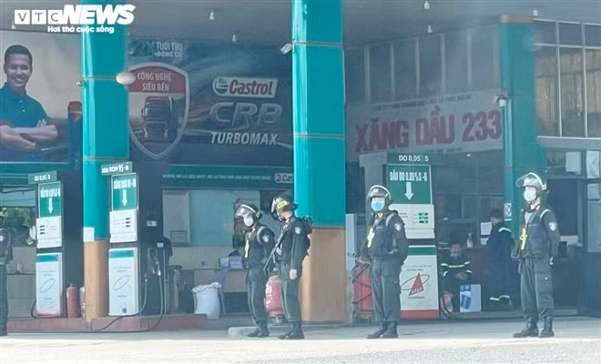 Xoa ten mot dai bieu HDND xa o Dong Nai vi lien quan den 2,7 trieu lit xang gia