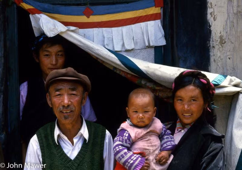 Chân dung một gia đình người Tây Tạng.