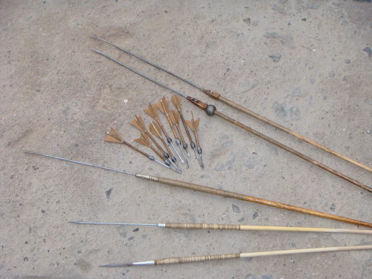 Điểm đặc biệt của lao pilum so với các loại lao khác là chúng được thiết kế với phần lớn trọng lượng nằm ở đằng sau phần đầu của lao. Cấu tạo này khiến lao pilum có sức đâm xuyên rất lớn.