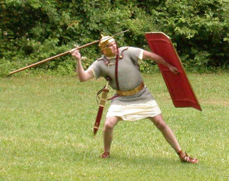 Dùng để phóng bằng tay từ khoảng cách xa, lao là một loại vũ khí khá phổ biến trong quân đội các đế chế cổ đại. Trong quân đội La Mã, lao được gọi là có pilum, có tầm quan trọng đặc biệt đối với bộ binh.