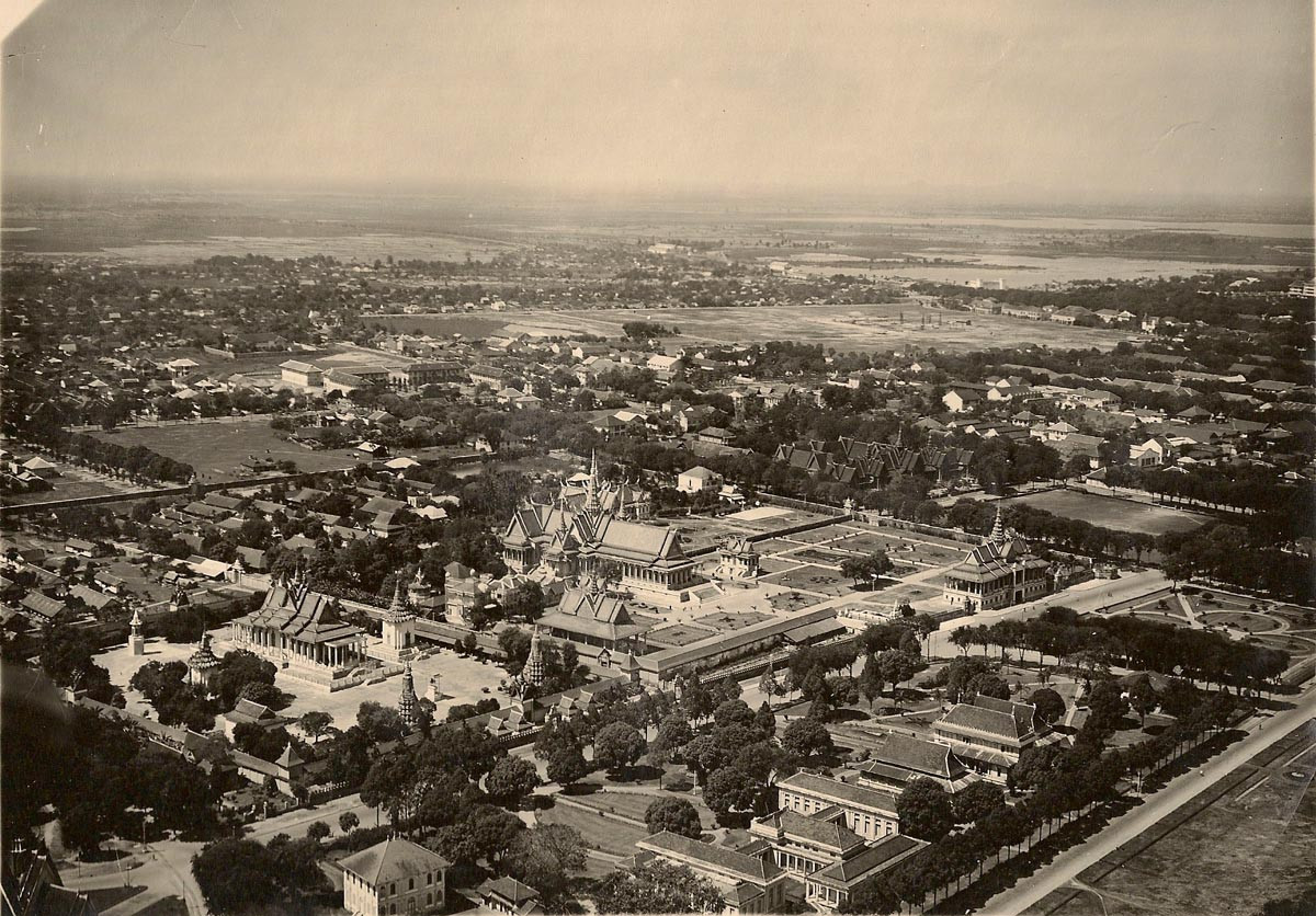 Toàn cảnh khu Hoàng cung ở Phnom Penh, đầu thập niên 1930.