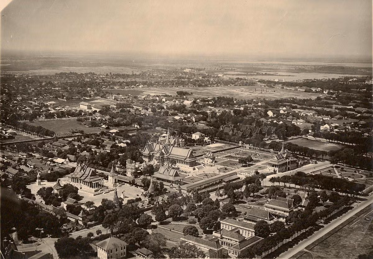 Toàn cảnh khu Hoàng cung ở Phnom Penh, đầu thập niên 1930.
