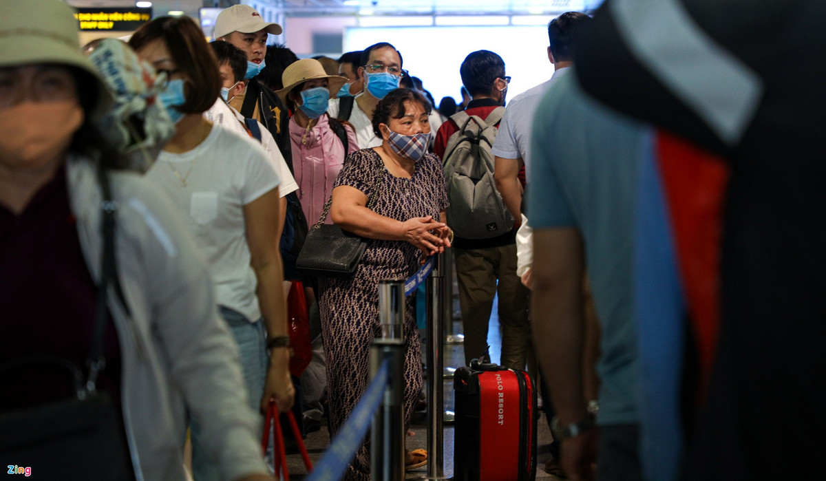 Bo GTVT yeu cau lam ro van de hoan phi san bay cho khach huy ve