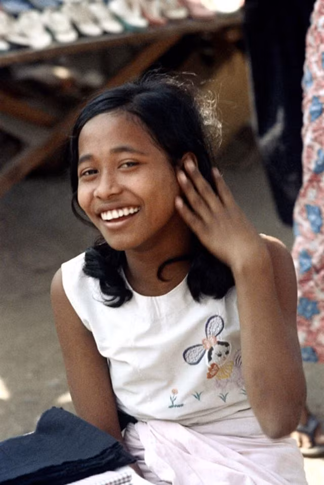 Nụ cười hồn nhiên của thiếu nữ thủ đô Yangon.