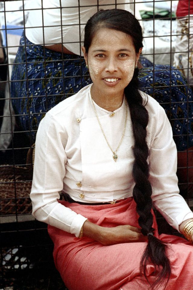 Nét đẹp truyền thống điển hình của phụ nữ Myanmar.