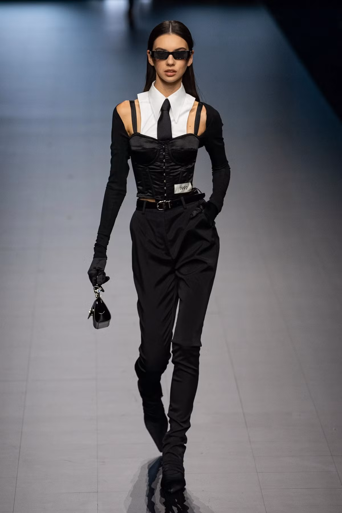 Con gai 18 tuoi cua Monica Bellucci dien mot lo noi y-Hinh-9