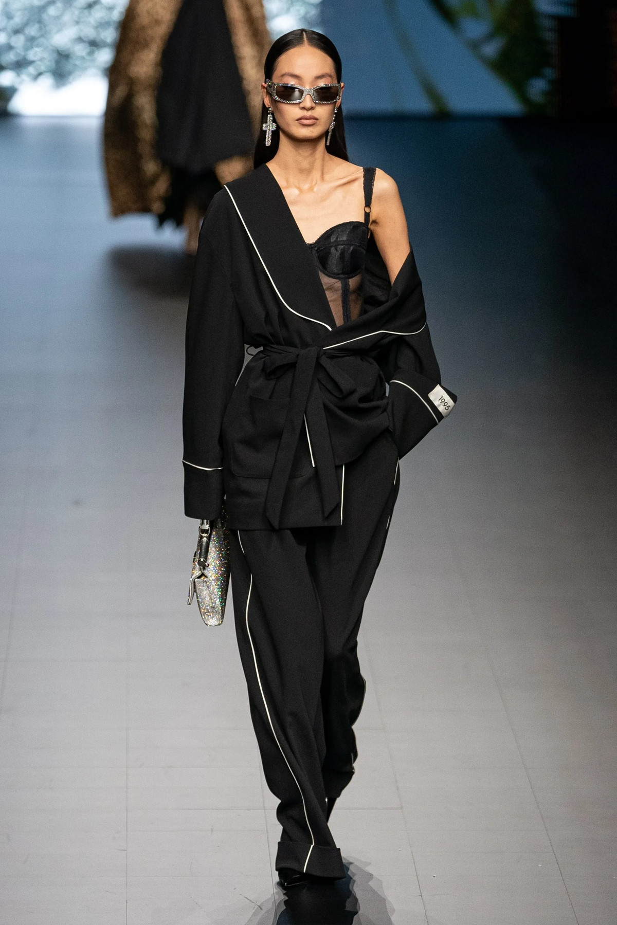 Con gai 18 tuoi cua Monica Bellucci dien mot lo noi y-Hinh-24