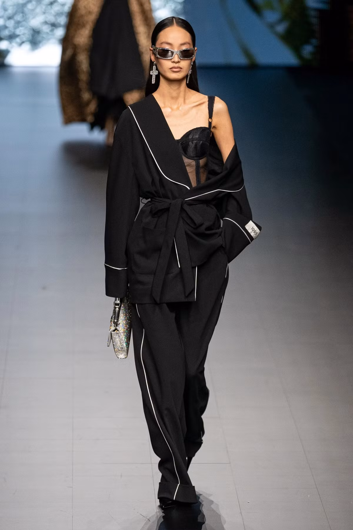 Con gai 18 tuoi cua Monica Bellucci dien mot lo noi y-Hinh-24