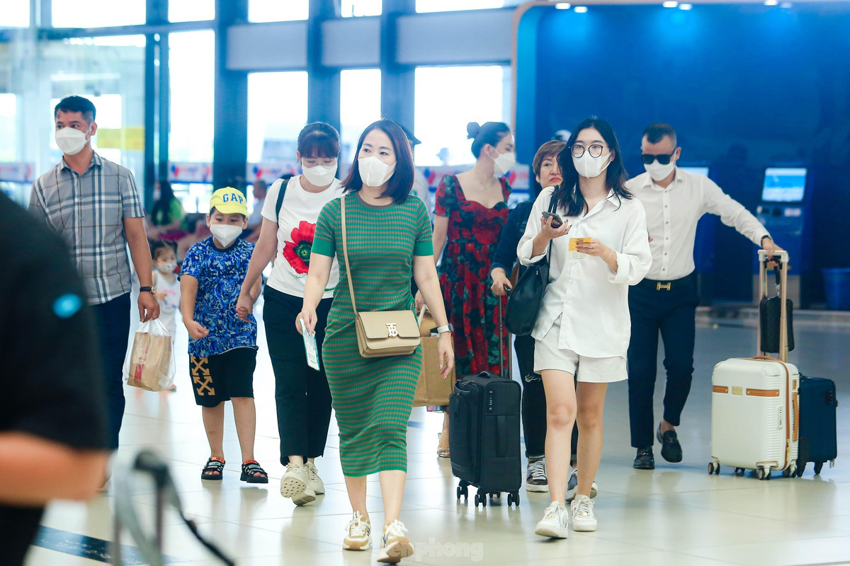 Những kỳ nghỉ lễ kéo dài như thế này tình trạng ùn tắc quá tải luôn diễn ra.