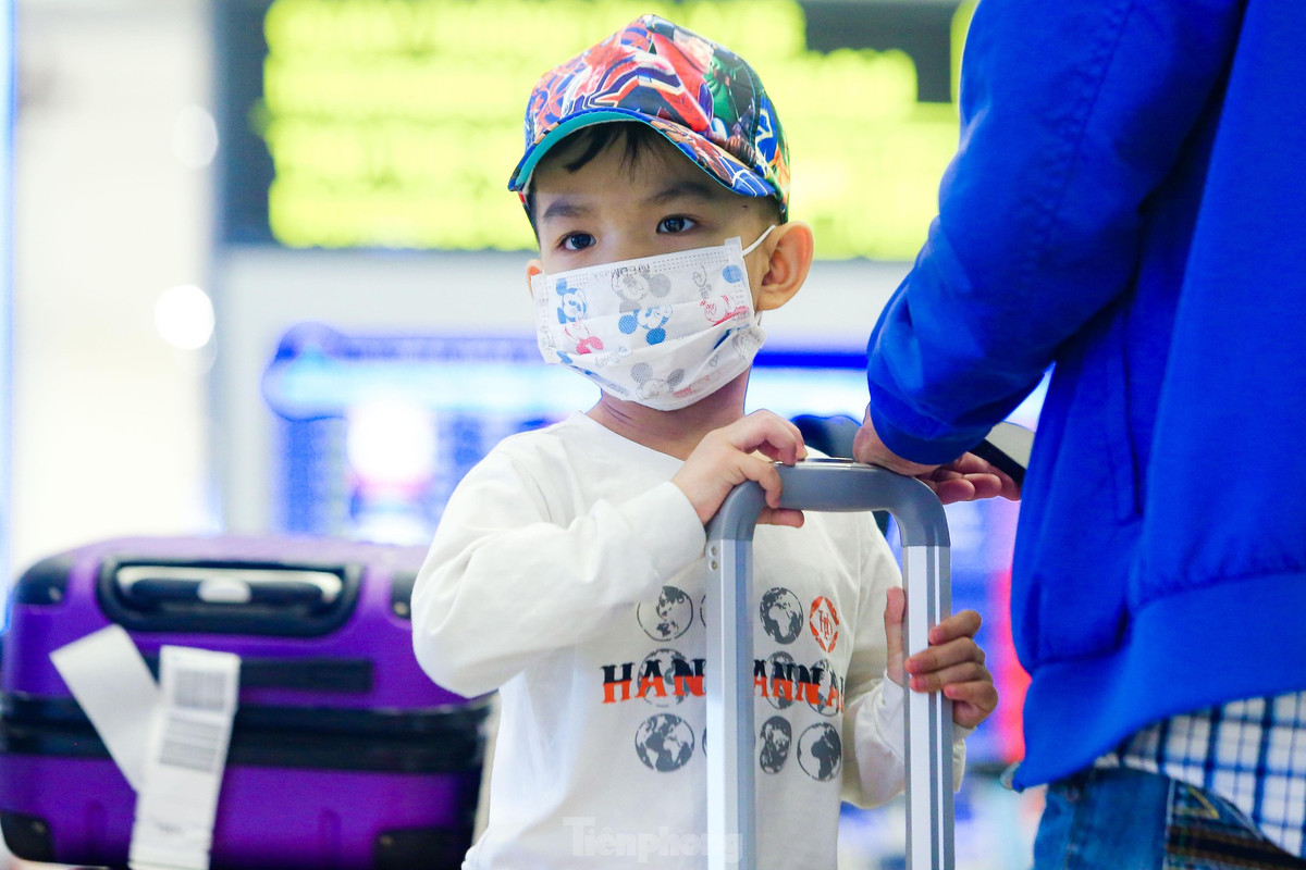 Cơ quan chức năng cũng khuyến cáo người dân nên có kế hoạch đi sớm để làm thủ tục, tránh bị trễ chuyến.