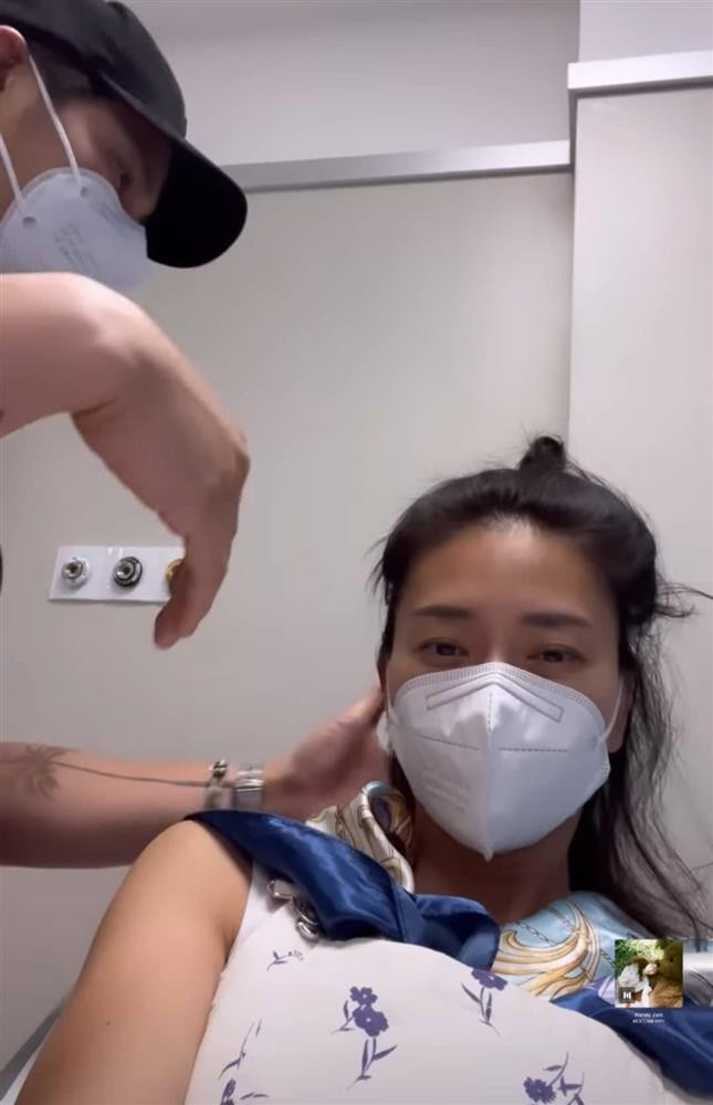 Pha buộc tóc đầy bất ổn đến từ vị trí Huy Trần.