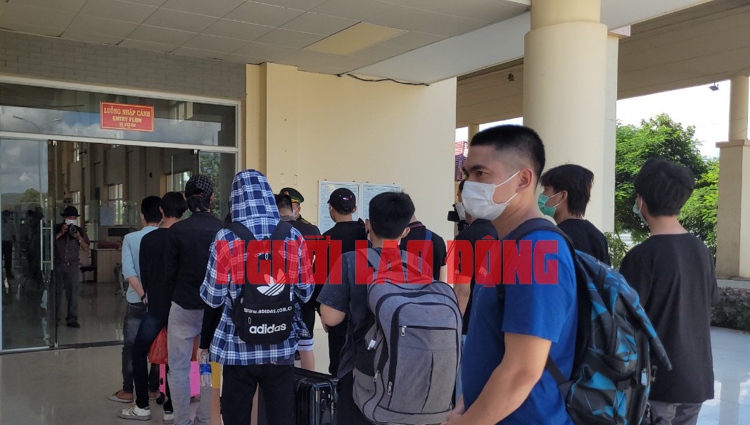 NONG: Them hang chuc nguoi duoc giai cuu tu casino o Campuchia-Hinh-3