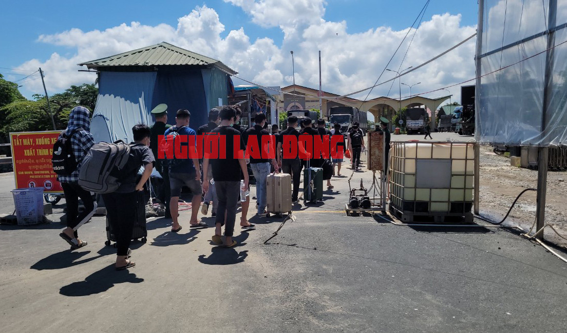 NONG: Them hang chuc nguoi duoc giai cuu tu casino o Campuchia-Hinh-4