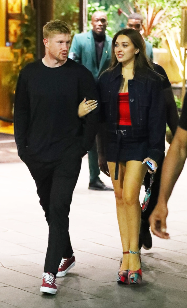 Sao Man City mo tiec sinh nhat cung nhung bong hong goi cam-Hinh-5