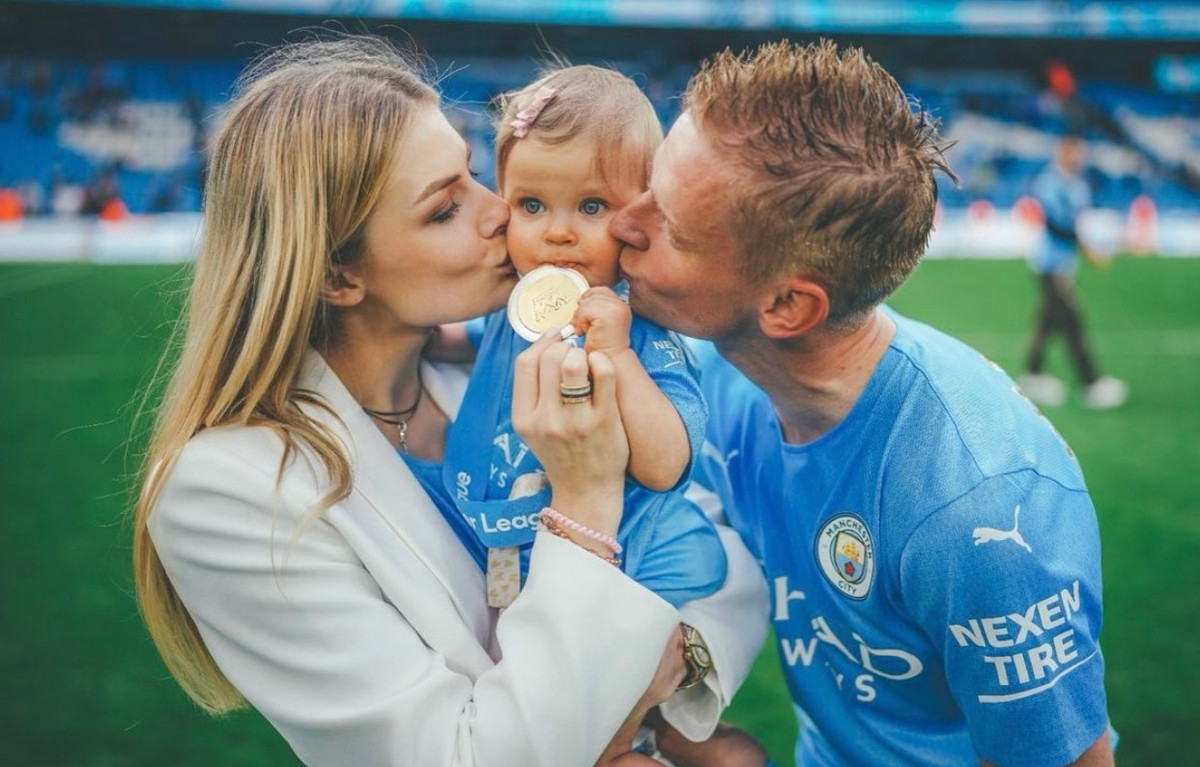 Với hậu phương vững chắc từ vợ và con gái, Zinchenko đang tỏa sáng tại Arsenal khi góp công lớn vào ngôi đầu của "Pháo thủ" tại Premier League.