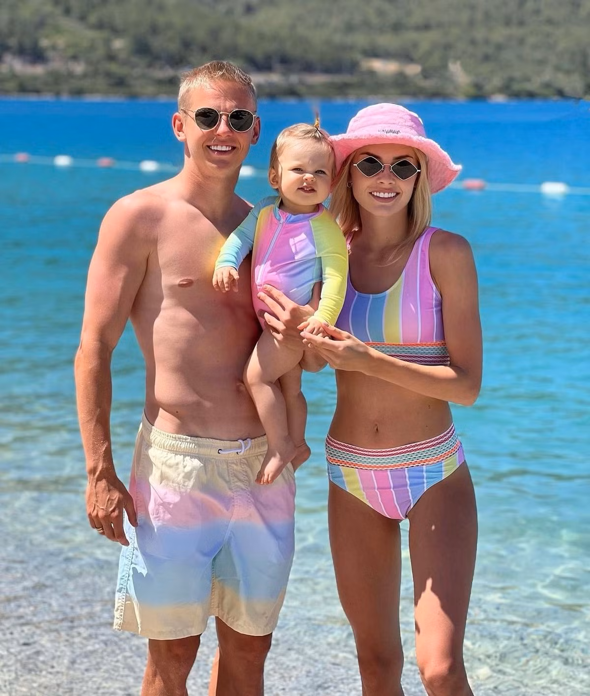 Tháng 8/2021, Vlada và Zinchenko đón công chúa đầu lòng. Cả hai rất chăm khoe ảnh con gái trên trang cá nhân.