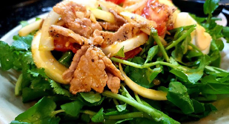 Đến vùng đất An Gio, Quảng Trị, bạn sẽ có cơ hội được thưởng thức rau liệt xào thịt bò, rau liệt trộn trứng, rau liệt kẹp bánh lọc…